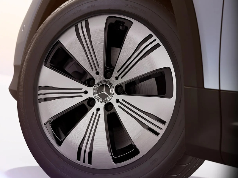 2026 Mercedes-Benz EQB SUV suspension and handling