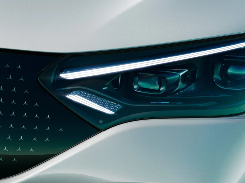 2026 Mercedes-Benz EQE Sedan DIGITAL LIGHT headlamps